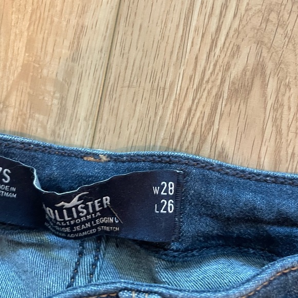 Hollister Jeans Womens - Picture 2 of 3